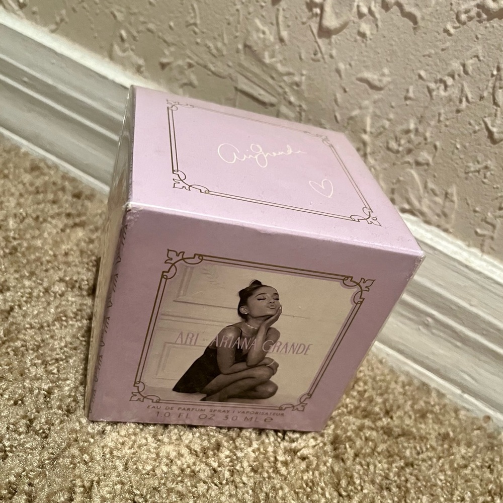 Ari by Ariana Grande perfume